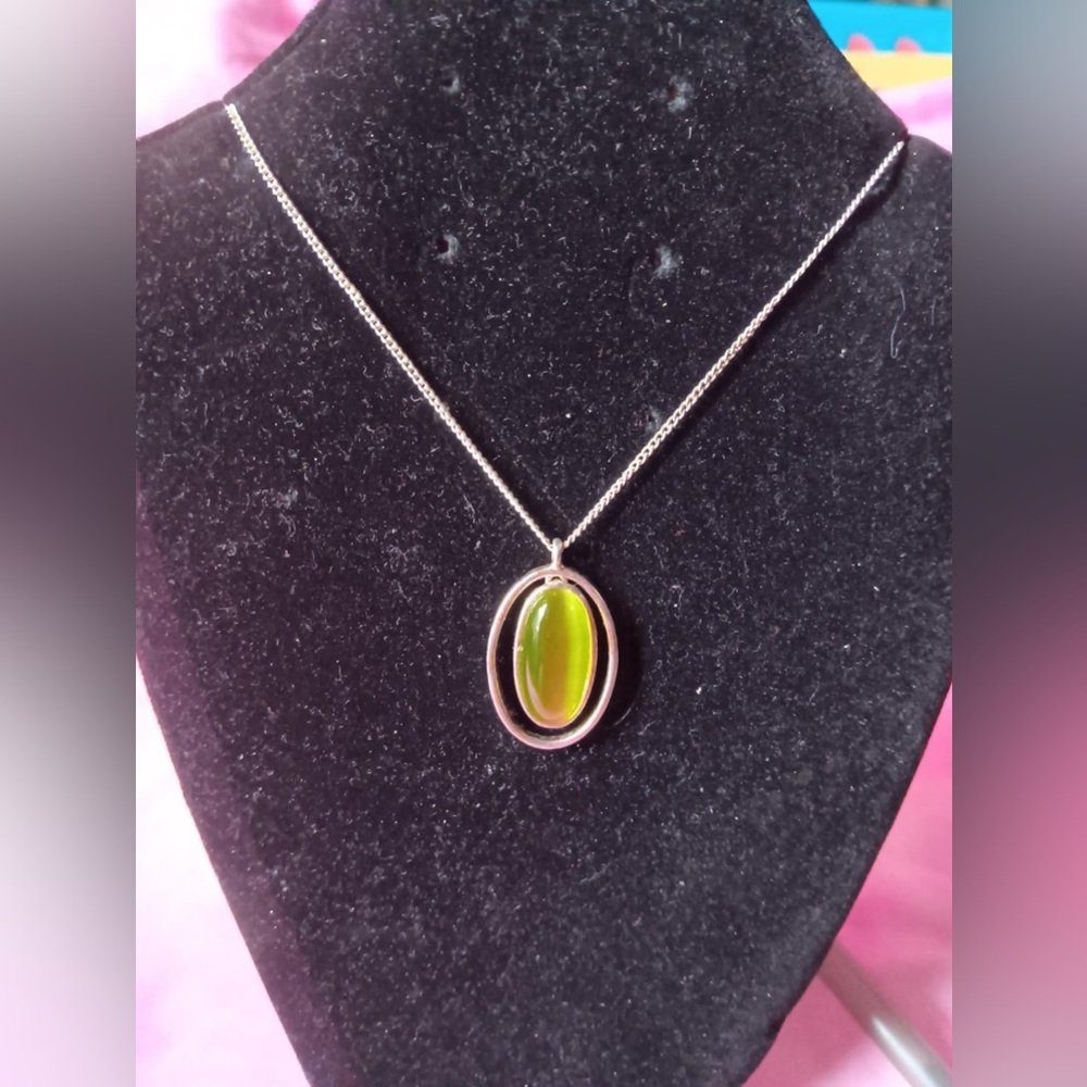 Green and silver oval pendant necklace
